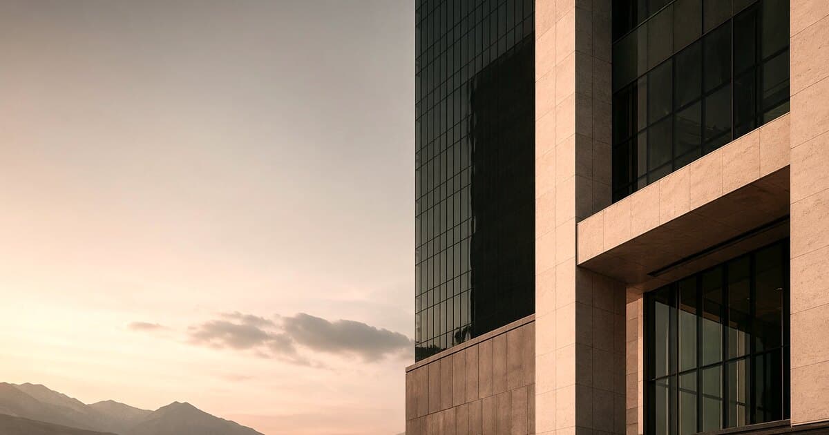 Edificio de una comunidad que evalúa una asesoría jurídica recurrente y sus riesgos legales